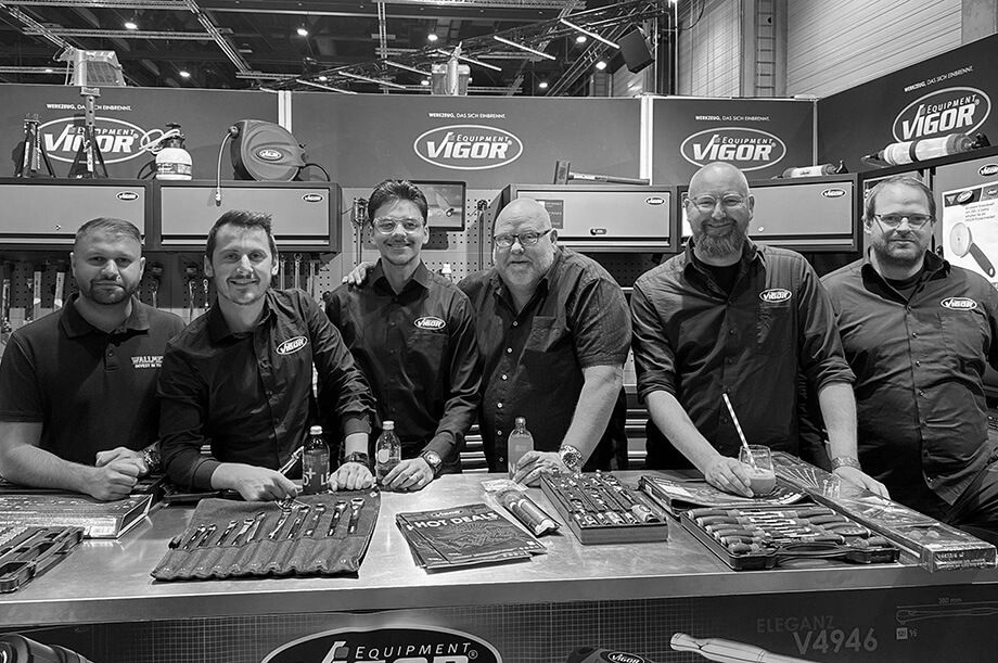 Mitarbeiter von VIGOR am eigenen Messestand